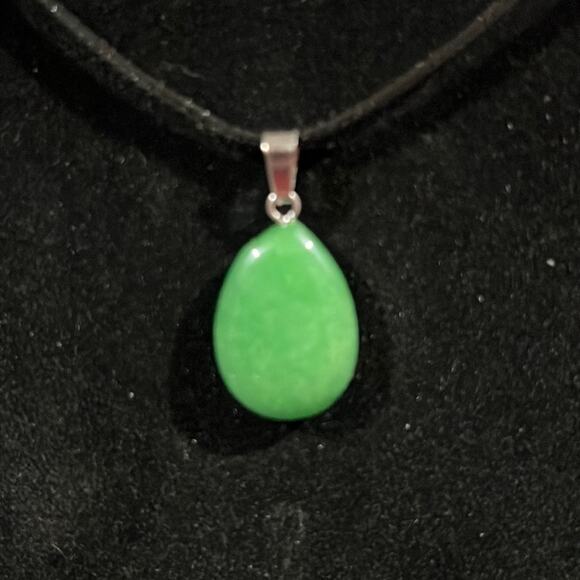NECKLACE with stone pendant & sparkly earrings!pretty green color! - Picture 2 of 5